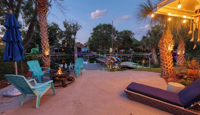 Waterfront w access to the Weeki Wachee River & Gulf of Mexico - Dog Friendly!