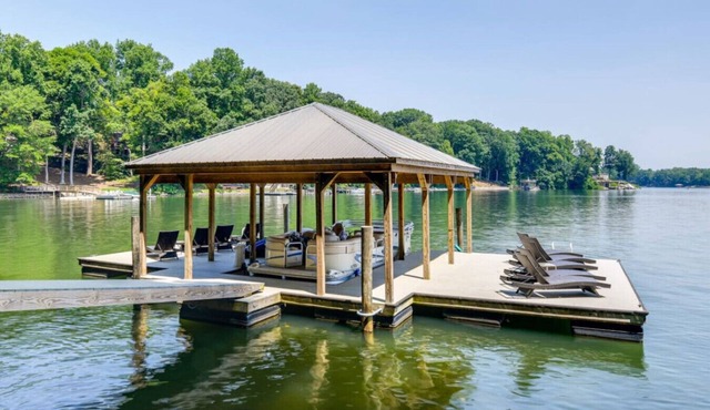 Waterfront w/Dock | Boat | Kayaks | Gym | Pets OK