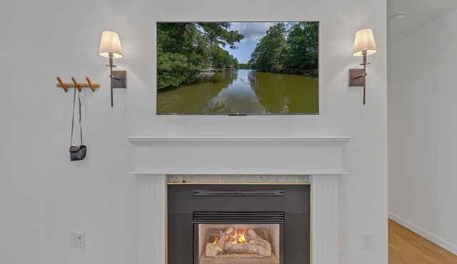 Waterfront w/Floating Dock, Kayaks~Family Home