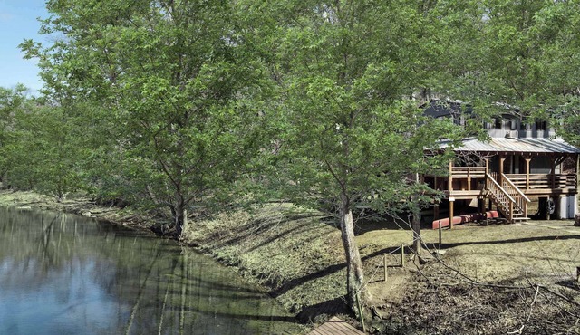 Waterfront w/Hot Tub, Fire Pit, Deck & Water Toys!