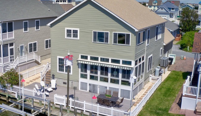 Waterfront w/Multiple Masters Great for Family Gatherings Golf Outings, Getaways