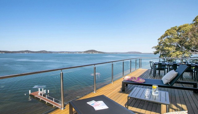 Waterfront w/pool+ private jetty