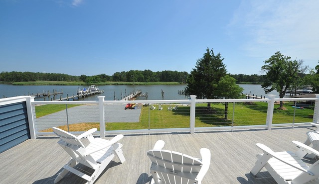 Waterfront w/upper sundeck and private pier located near Rock Hall, sleeps 18.