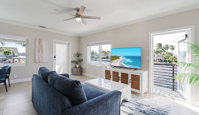 Waterfront Walk to Beach Pool & Hot Tub Watch the Boats