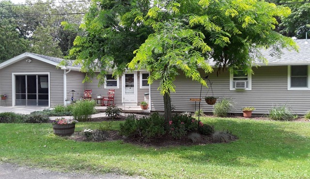 Waterfront Waterport Cottage Fishing at the Dam