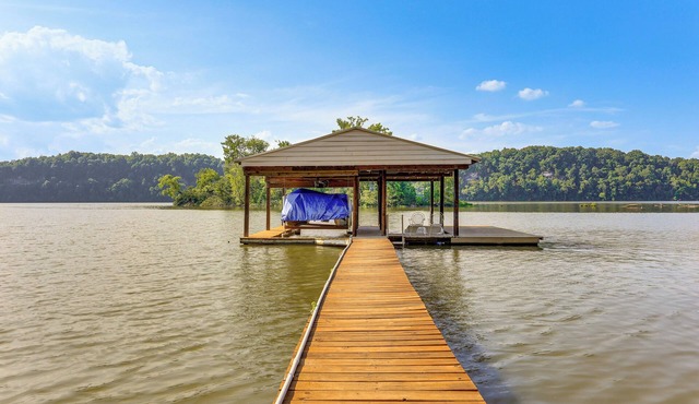 Waterfront Wheeler Lake Home w/Furnished Deck