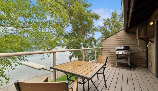 Waterfront, Whitefish Lake Condo, 5BU!