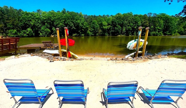 Waterfront with Beach, Easy Water Access, Kayaks, Paddleboards, Boat Rentals!