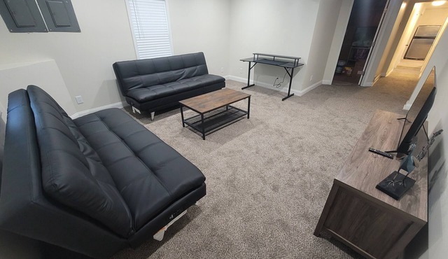 Waterfront with boat dock 1-bedroom on Detroit River canal. Good for 4 people