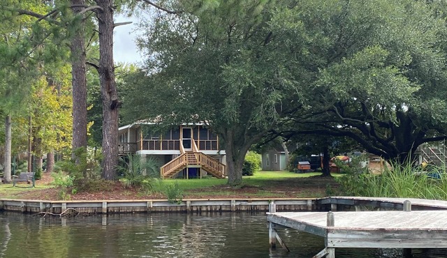 Waterfront with dock, less than 5 min to boat landing, gas, ABC and restaurant.