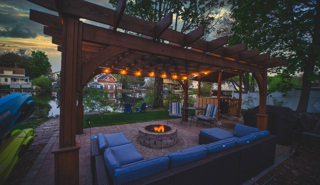 Waterfront with Kayaks, Pool Table, Fire Pit, and Pergola. Downtown area