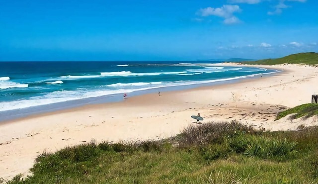 Waterfront with One of a kind Lake Views - Toukley