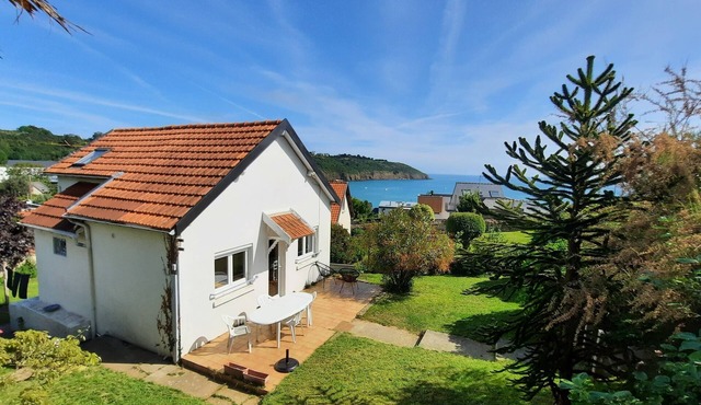 Waterfront with sea view!