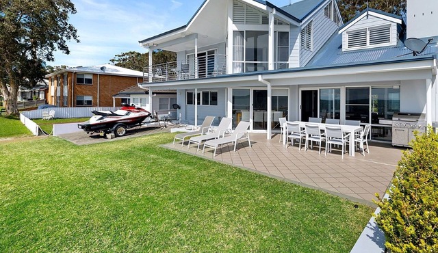 Waterfront Wonderland, 41 Foreshore Drive