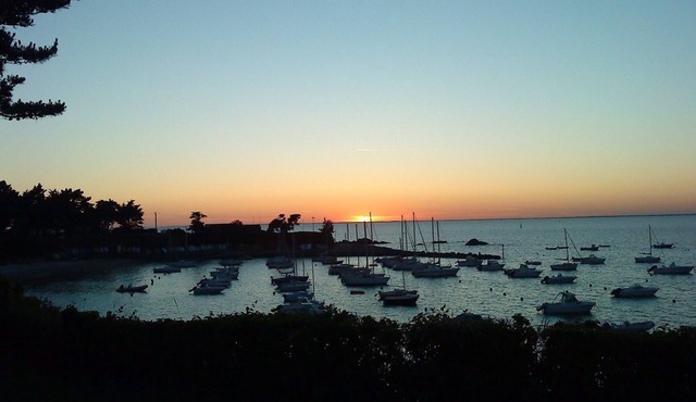 WATERFRONT WOODEN VILLA - QUIMIAC