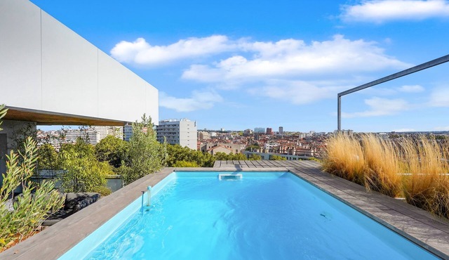 Watergate - piscine sur le toit et vue panoramique sur la ville