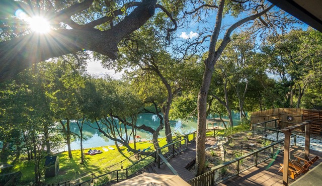 Waterhouse- 4 Bed, 3 bath, SUP, Kayak, Ping pong, Decks galore