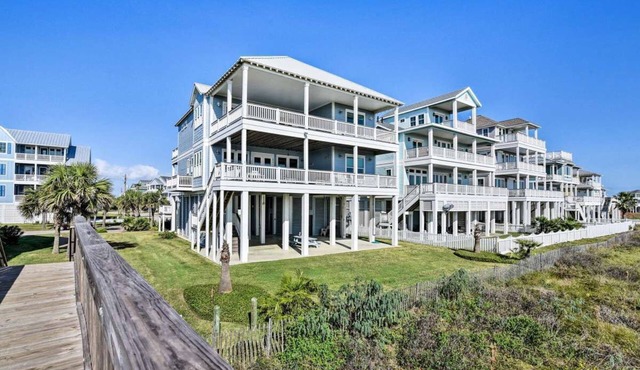 Waterhouse at Pointe West Residence I, Luxury on the Beach | Ocean Views for Miles | Large deck