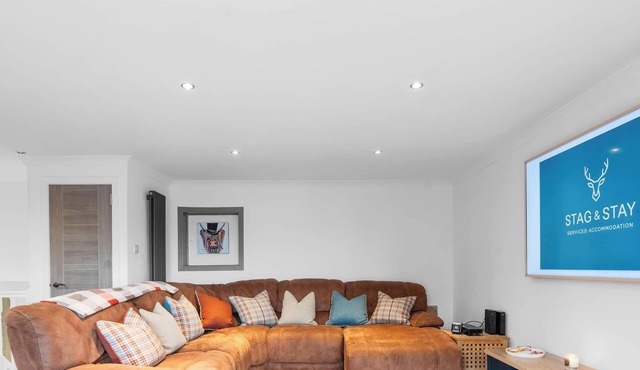 Waterlillie - 15 mins from Glasgow Airport.