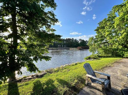 Waterlily Waterside Cottage on the Intracoastal with Game Room