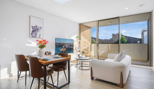 Waterloo 2Br town close to Train/Shopping/Hospital