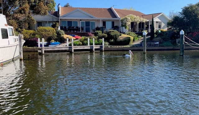 Waterloo- Absolute waterfront