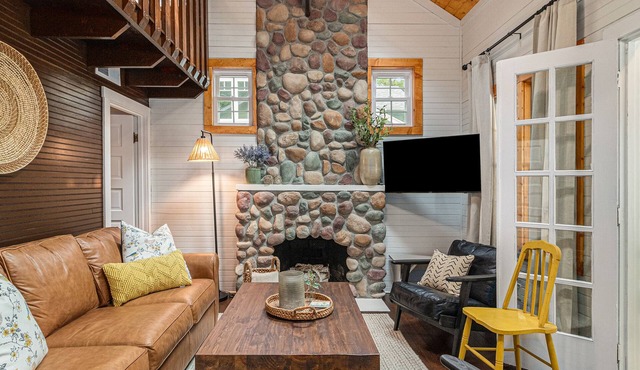 Waterloo Cottage - Beautiful Lakefront Cottage at Clear Lake Near Chelsea, MI.
