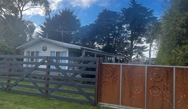 Waterloo cottage- Picturesque fishing village-comfy 3 BR, 1 bathroom. Free Wifi