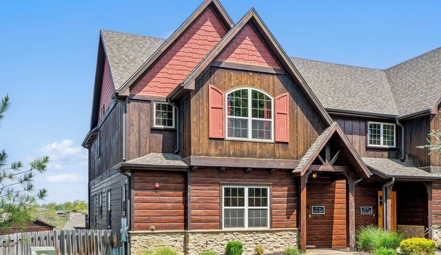 WaterMill Cove Resort LUXURY Lakefront Villa M-HUGE POOL/HOT TUBS~2Mi to Silver Dollar City