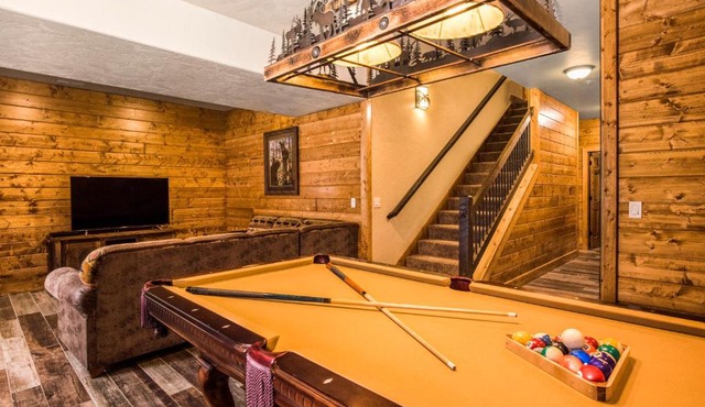 WaterMill Cove Resort LUXURY 8Bed 8BA Lakefront Lodge HUGE POOL 2 miles to SDC MiniGolf