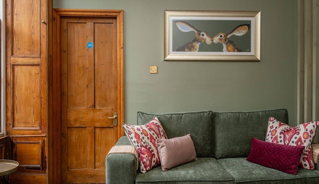 WATERMOUTH CASTLE, BASSETT APARTMENT, pet friendly in Ilfracombe