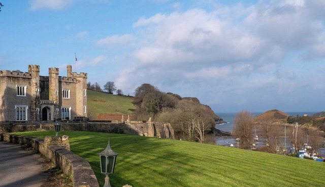 WATERMOUTH CASTLE, HARBOUR APARTMENT, pet friendly in Ilfracombe