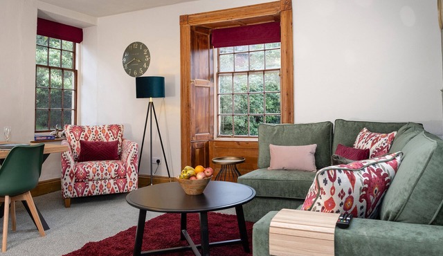 WATERMOUTH CASTLE, RHODODENDRON APARTMENT, pet friendly in Ilfracombe