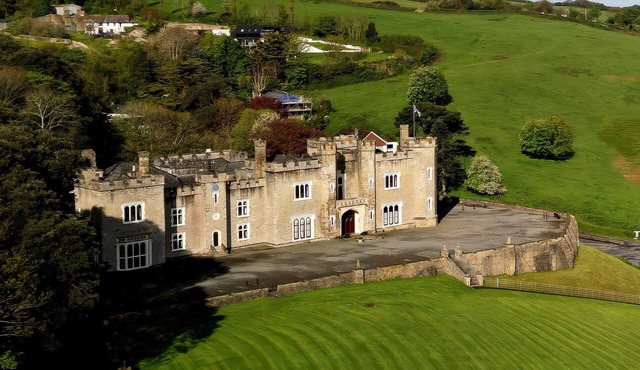 WATERMOUTH CASTLE, SOUTH COURT APARTMENT, pet friendly in Ilfracombe