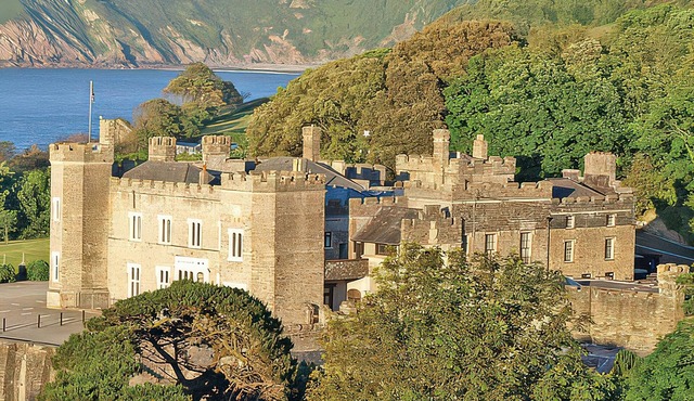 WATERMOUTH CASTLE, WEST TOWER APARTMENT, pet friendly in Ilfracombe
