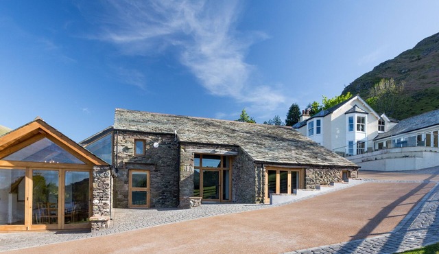 Waternook Estate - Two Lakeshore Houses, ideal for celebrations or family holidays