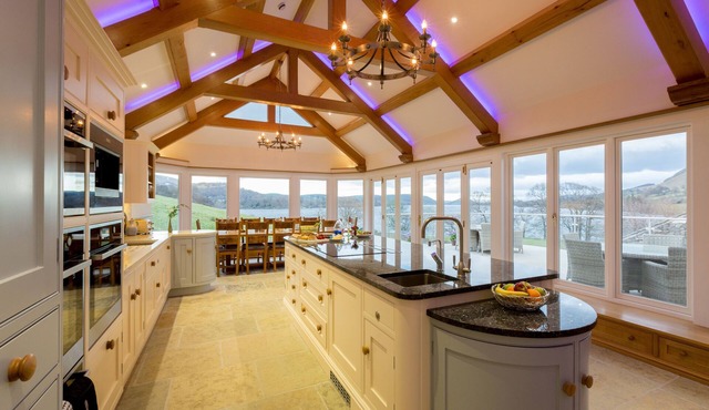 Waternook - Luxury House with Lake Access and Hot Tub - Dog-friendly