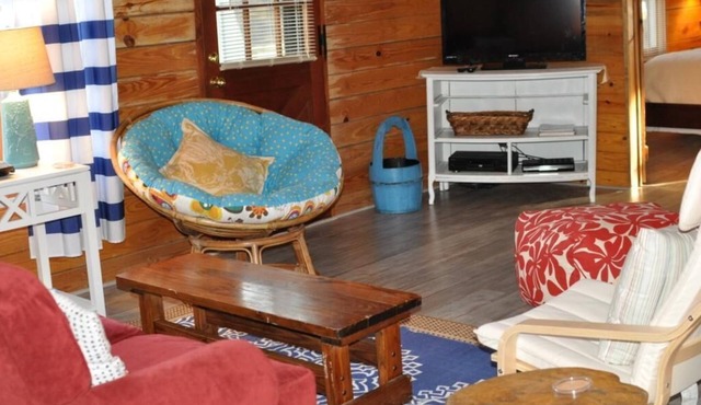 Wateroak shaded home with screened porch one direct block from beach