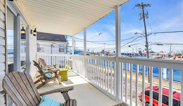 Waterpark Beach House with Water and City view