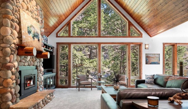 * * *Waters Edge Lodge* * *