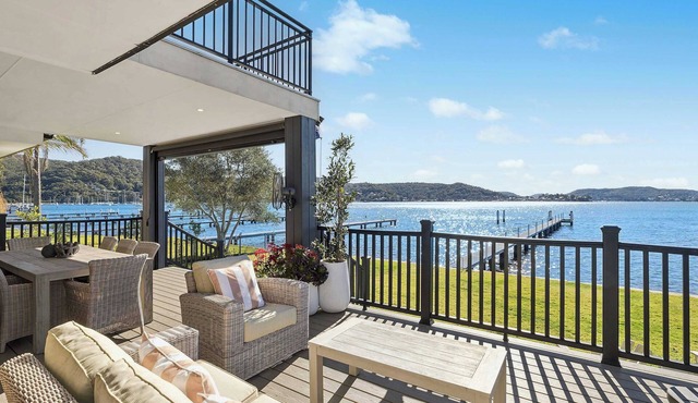 Waters Edge by Coast Hosting