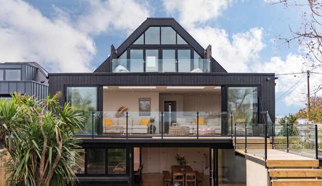 Waters Edge by Bloom Stays