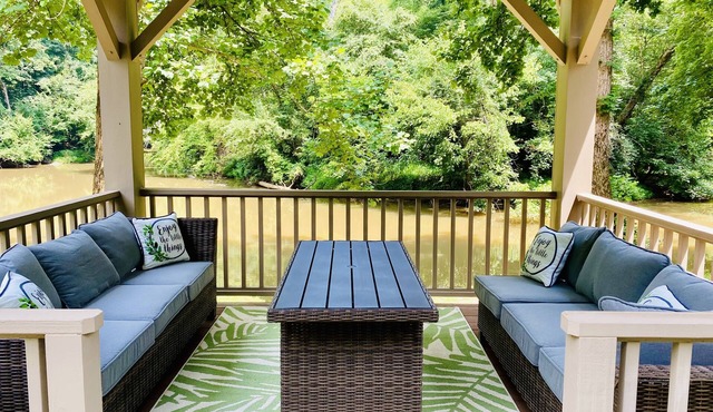 Water’s Edge Cabin - Private Waterfront Cabin on 7 acres