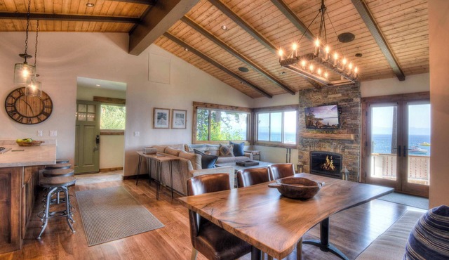 Waters Edge Jewel w/Lake Views | HOA Access!