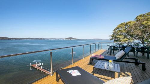 Waters Edge - Point Clare - Pool , Spa, Private Jetty