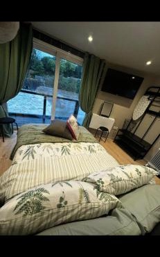 Waters edge Pontypridd