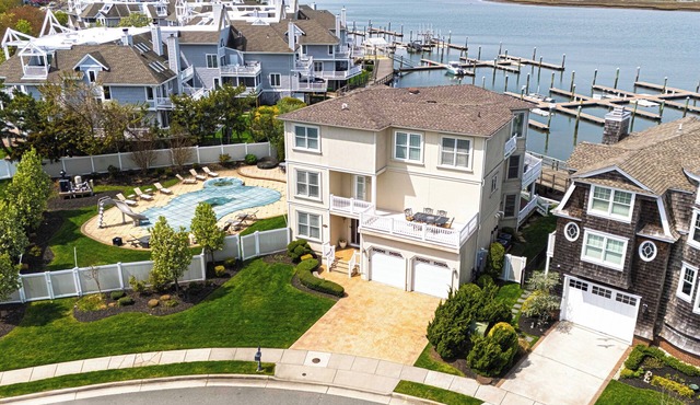 Water’s Edge - Pool House on the Bay