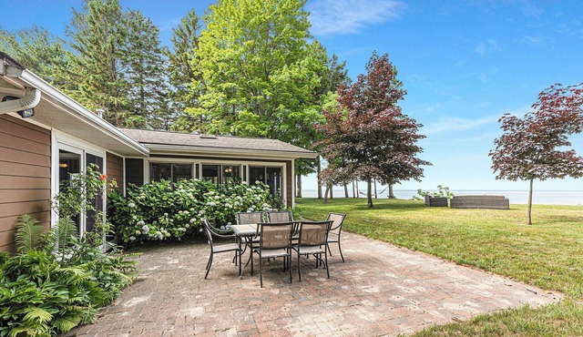Waters Edge Retreat- Private Lake Michigan Frontage