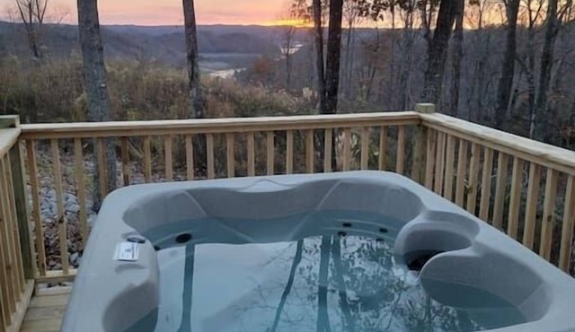 Waters Edge Retreat with new hot tub