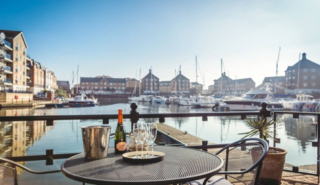 Waters Edge - stylish house with glorious marina views